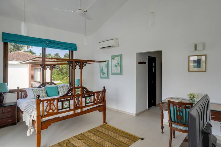 Rooms: Bedroom