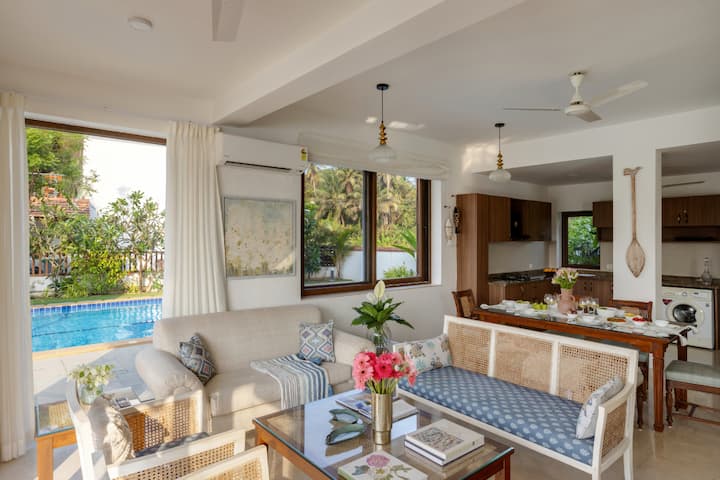 Rooms: Living area