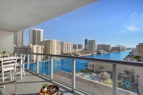 Spectacular Resort: Designed Luxe, Amazing View