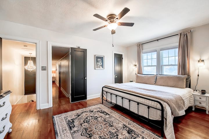 غرفة نوم في الطابق الثاني