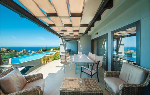 Beautiful home in Trinita´d´Agultu OT