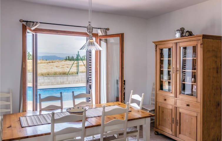 3 bedroom nice home in Vidreres gallery image 2