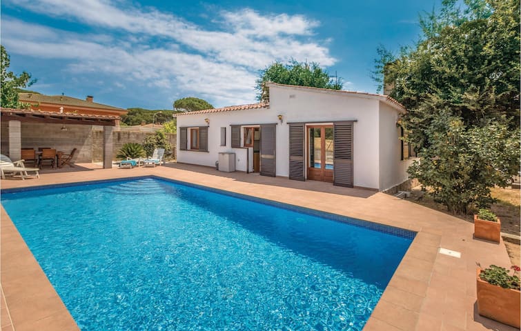 3 bedroom nice home in Vidreres