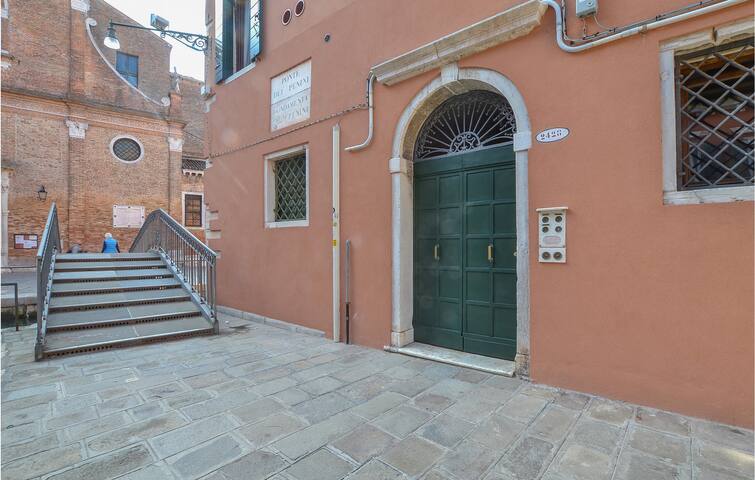 Gorgeous apartment in Venezia with WiFi gallery image 2