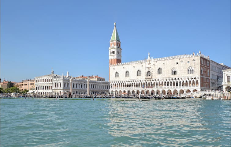Gorgeous apartment in Venezia with WiFi