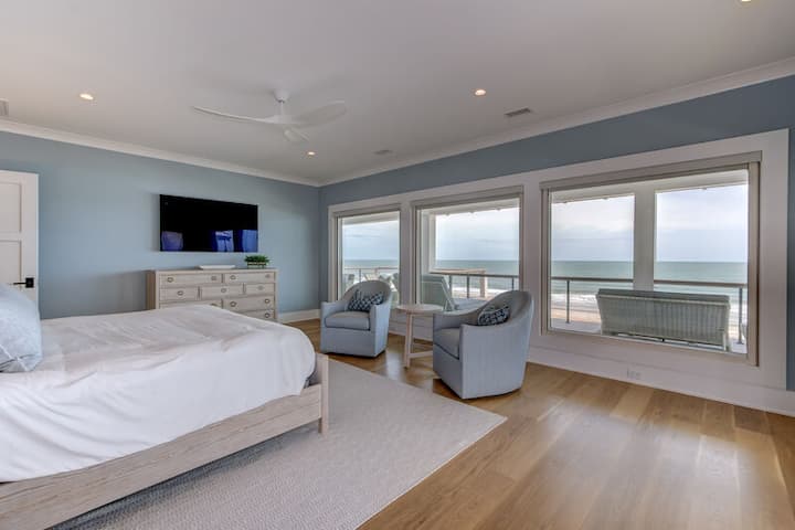 Master bedroom #2 with ensuite bathroom and porch access