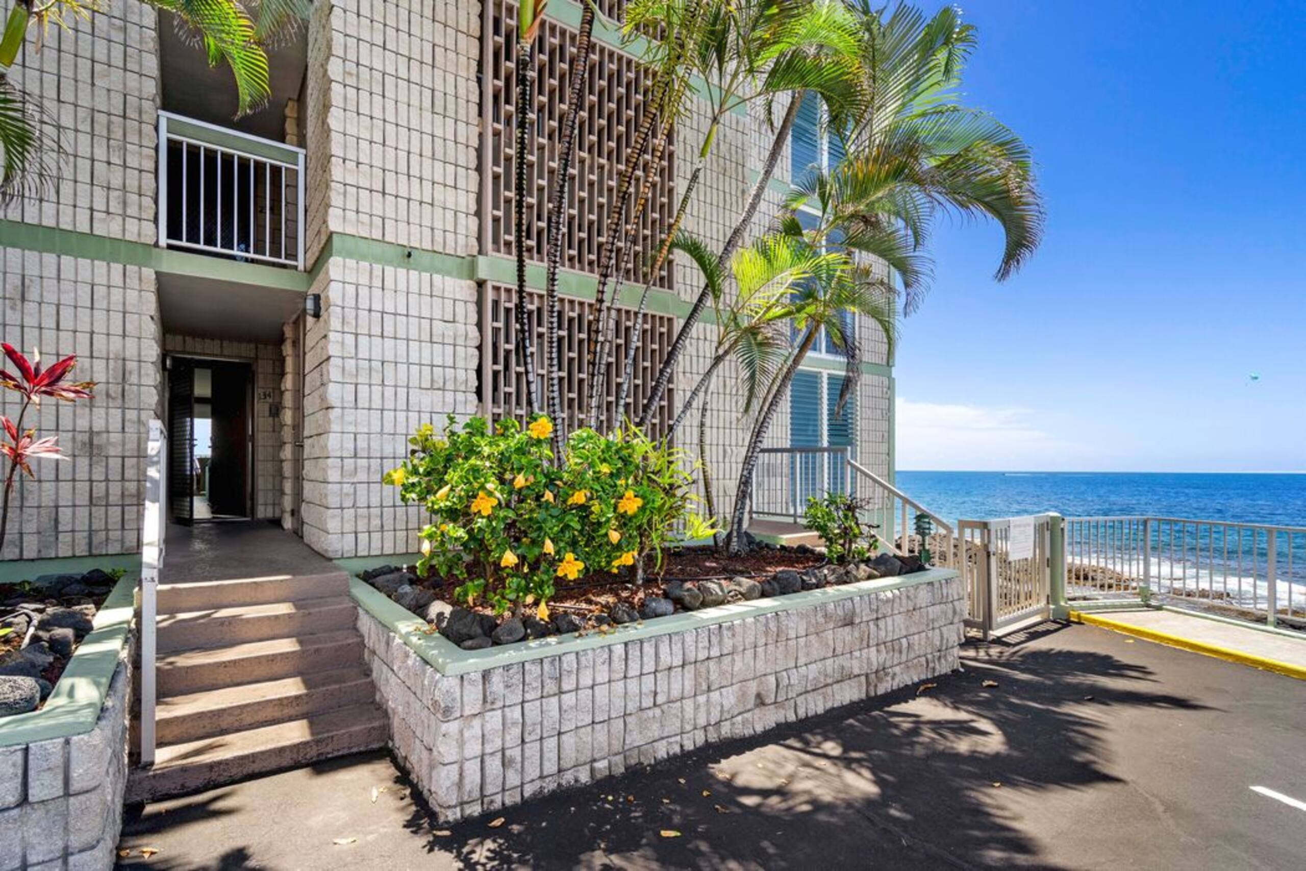 Condo in Kailua-Kona · ★5.0 · 2 bedrooms · 2 beds · 2 baths - Image 30