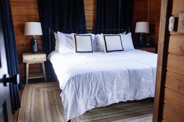 Საძინებელი 2 - საწოლი 193 × 203 სმ 