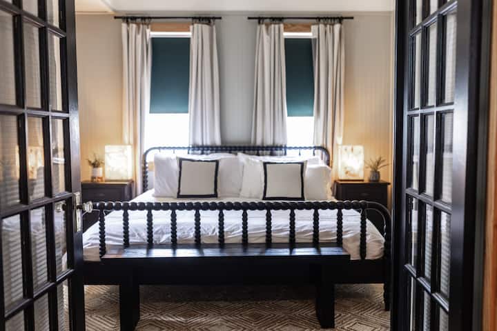 Საძინებელი 1 - საწოლი 193 × 203 სმ 