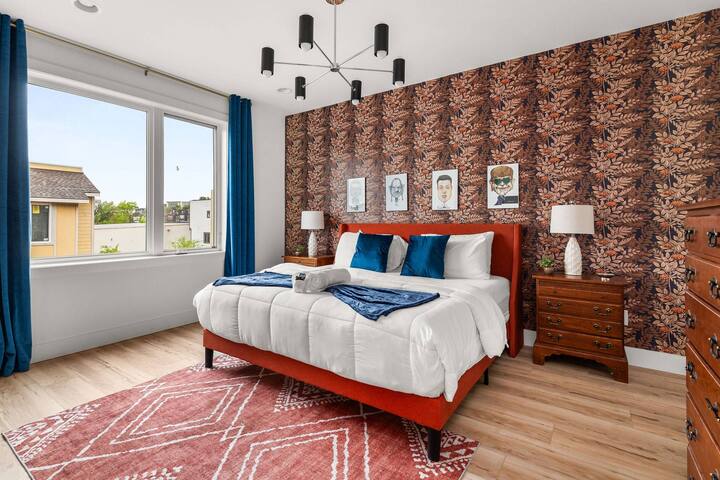 2 Condos – 19 Beds – 2 Hot Tubs – 3 Mi to Broadway gallery image 2