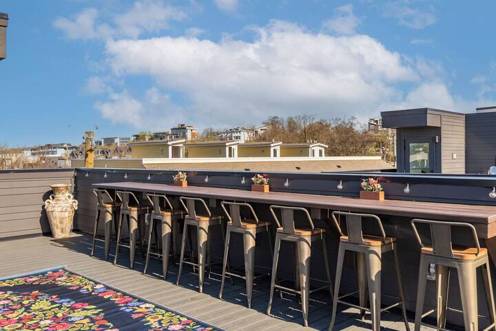 2 Condos – 19 Beds – 2 Hot Tubs – 3 Mi to Broadway gallery image 5