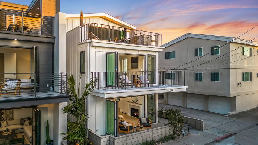Beach Paradise – Stunning 3-Story in Long Beach! gallery image 3
