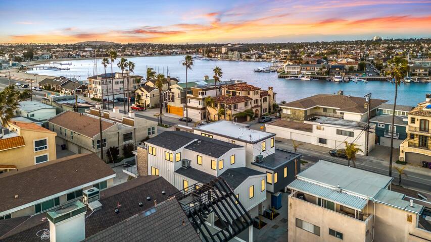 Beach Paradise – Stunning 3-Story in Long Beach! gallery image 4
