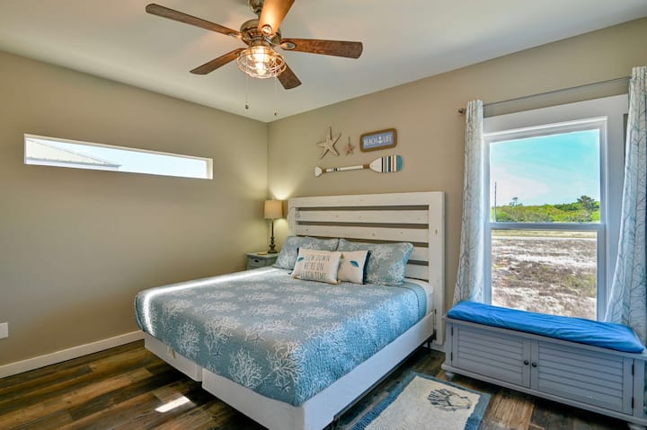 يحتوي هذا الجناح الهادئ الذي يضم سرير كينج في الطابق الأول على حمام داخلي خاص وتلفزيون ذكي