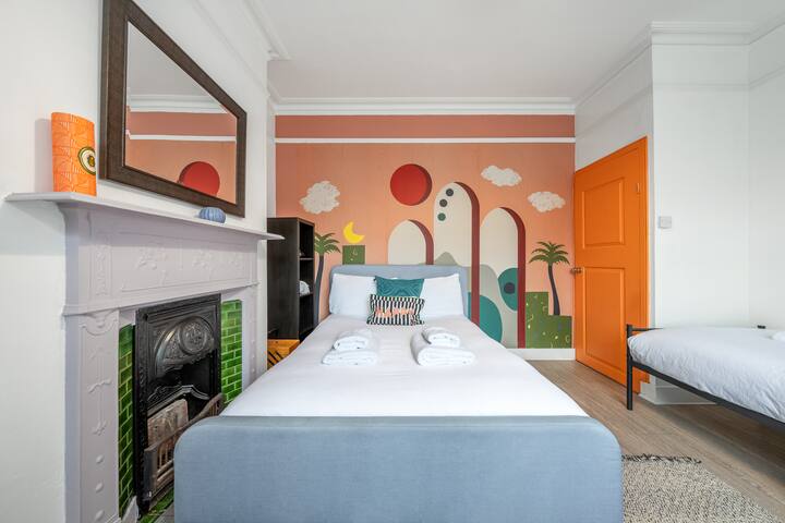 Ideal for Contractor & Relocators | Central London gallery image 2