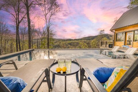 Views, Views, Views! Outdoor fireplace & Hot Tub