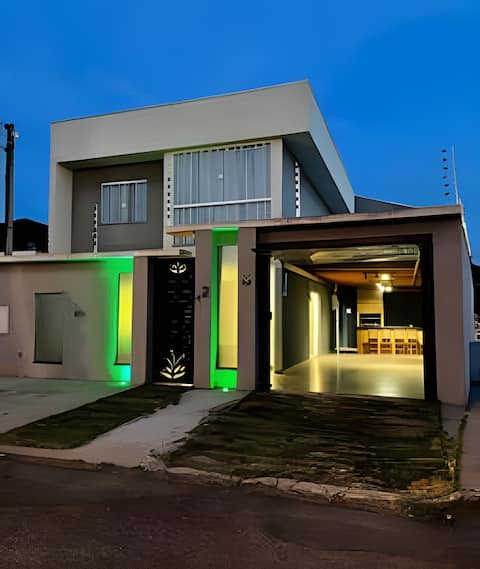 Exclusive townhouse in Uvaranas with air-conditioning.