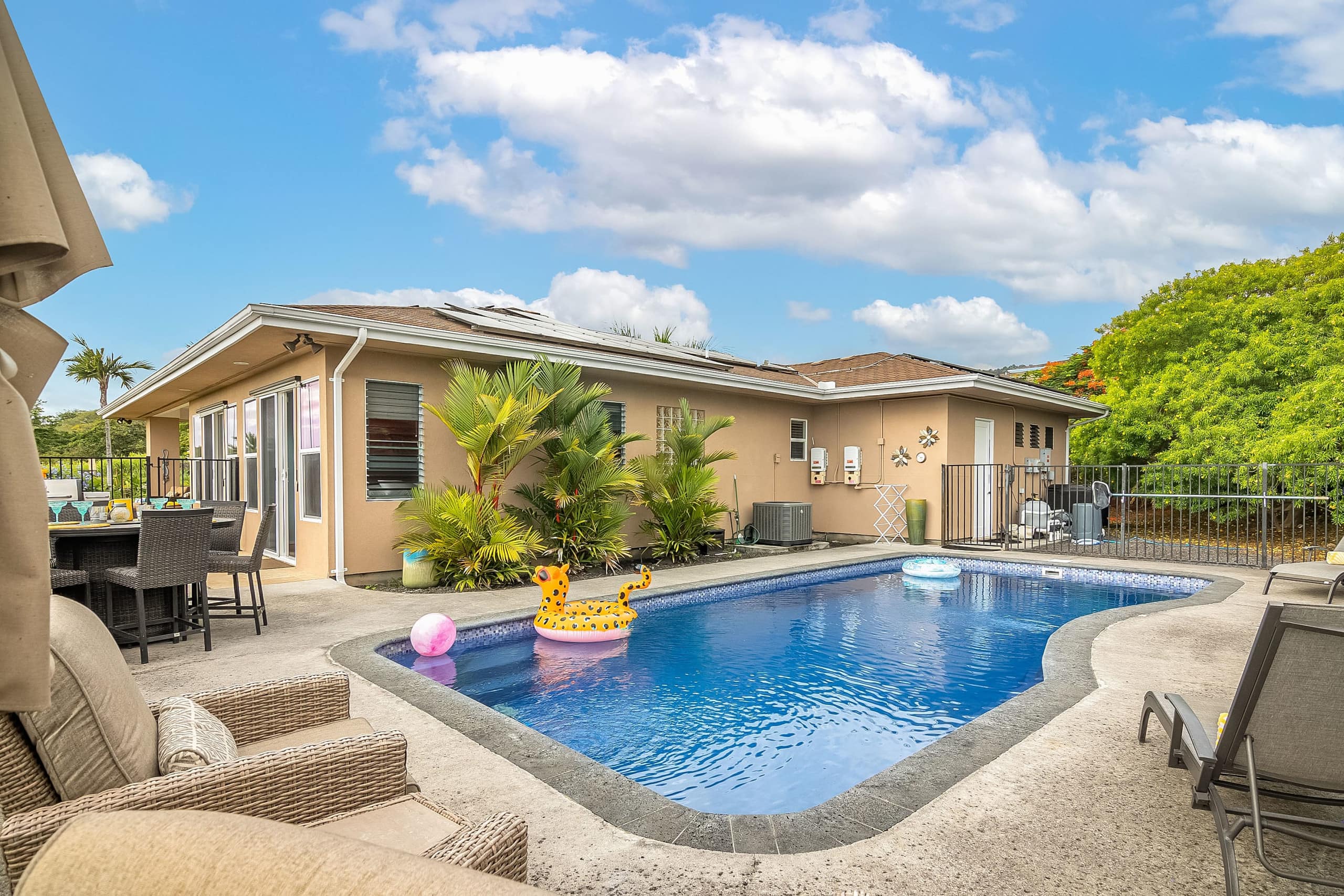 Home in Kailua-Kona · ★4.97 · 3 bedrooms · 6 beds · 2 baths - Image 99