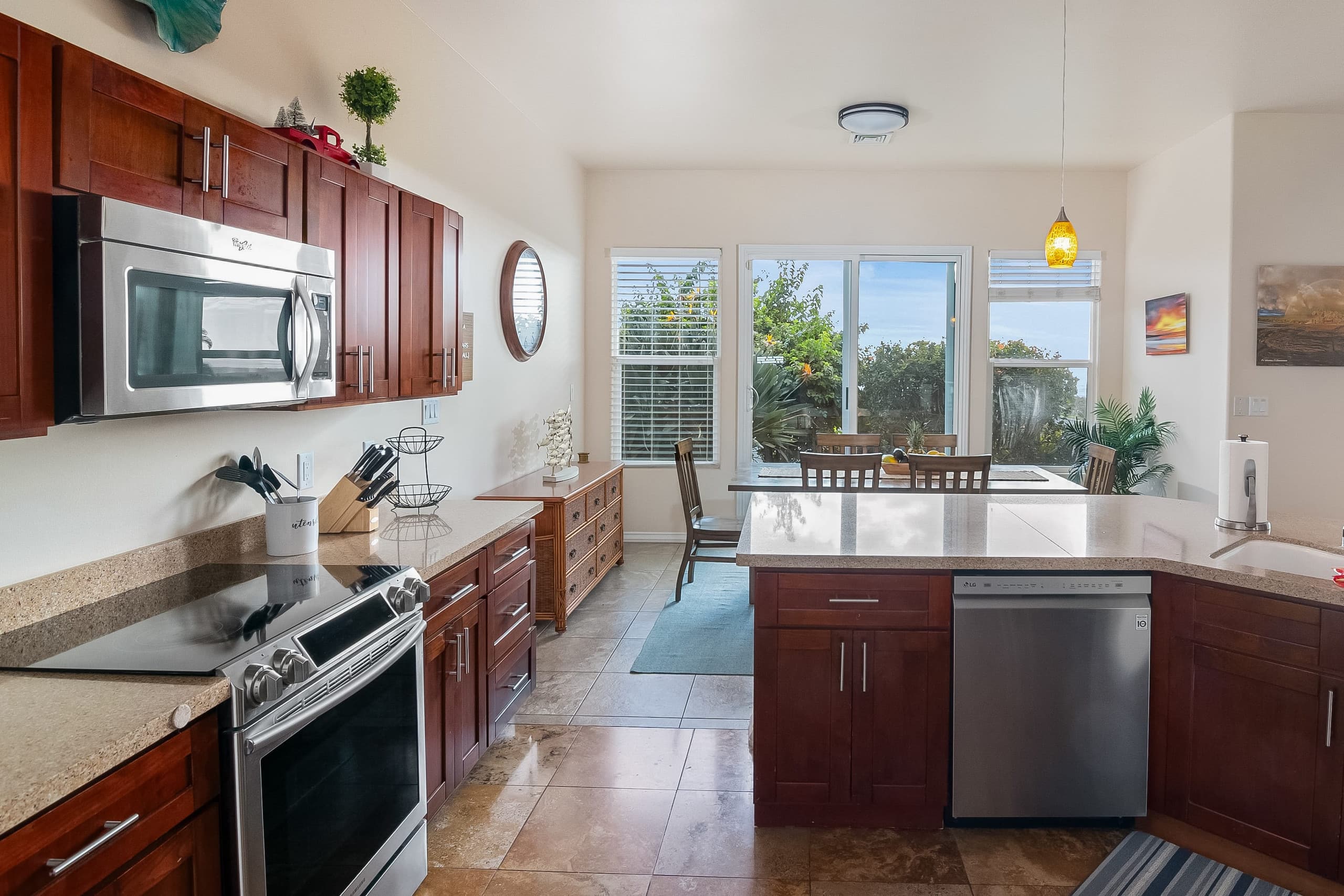 Home in Kailua-Kona · ★4.97 · 3 bedrooms · 6 beds · 2 baths - Image 23