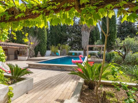 Les Pivoines by Interhome
