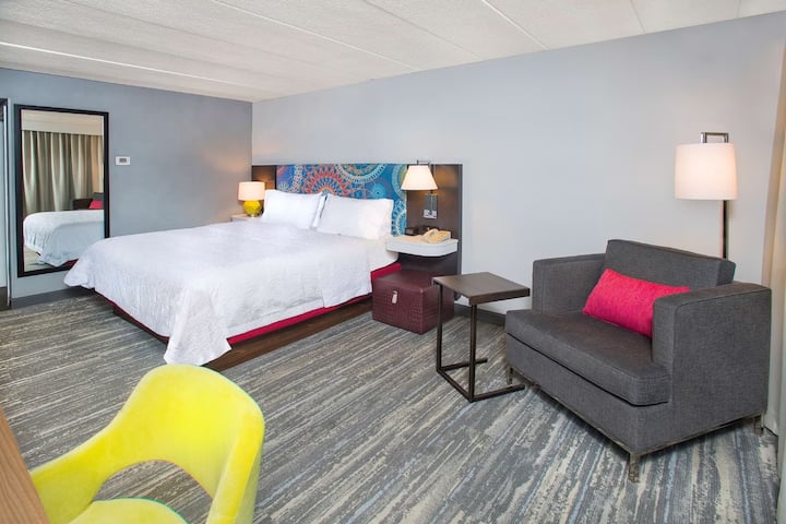 Comfortable Unit with King size bed