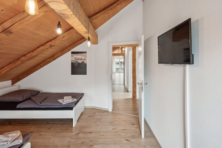 Dhoma e gjumit 2 me televizor INTELIGJENT