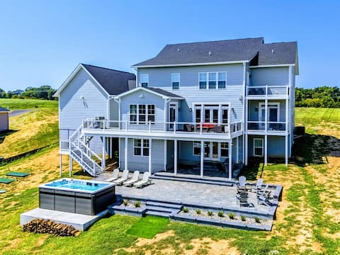 NEW 8BR Lakefront Lake Anna, Dock, & Swim Spa