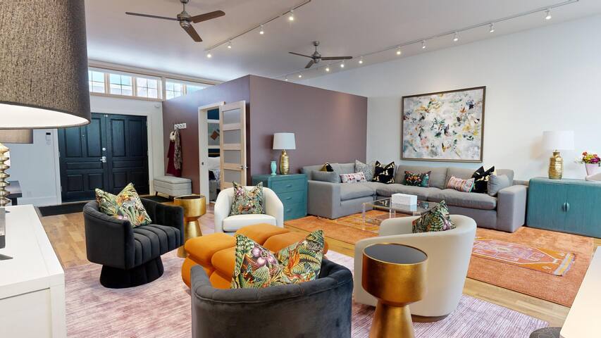 Big Stylish Downtown Loft “Wolf Den” gallery image 2