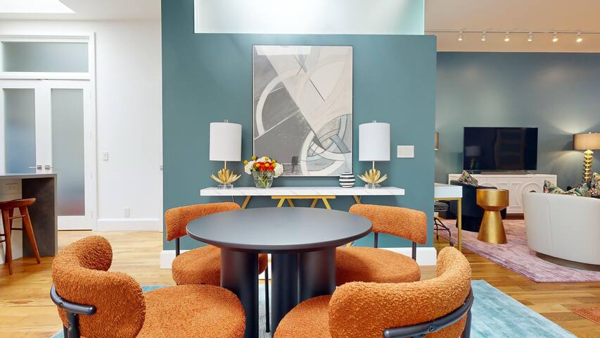 Big Stylish Downtown Loft “Wolf Den” gallery image 5