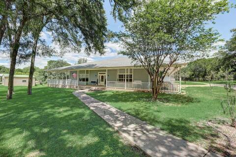 Perfect for large groups, Pool, Game Room, Garage