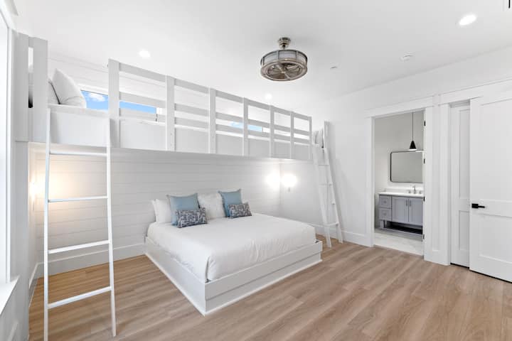 2. kat  - 2 velika kreveta s bračnim krevetom ispod