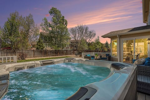 Gorgeous huge  perfect home with hot tub!
