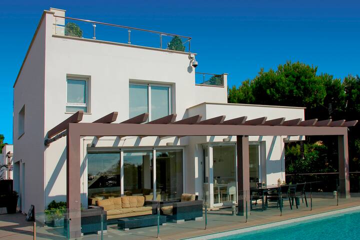 V196| Villa Brisas gallery image 4