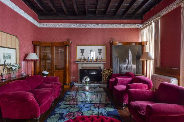 Spanish Steps Luxury Apartment