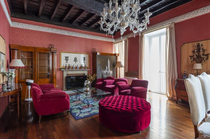 Spanish Steps Luxury Apartment gallery image 3