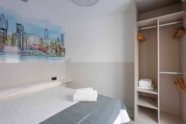 Mb 4b New York Mundobooking - Benidorm