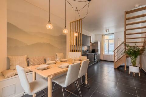 3 bedroom house with garden, near tram