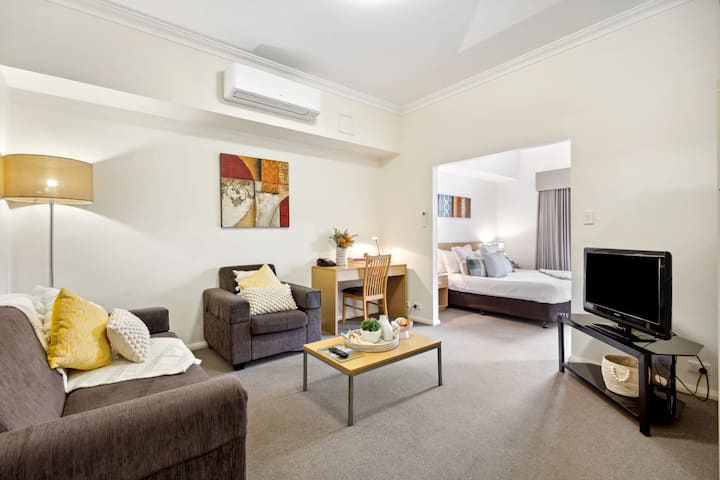 Modest Perth Apartment - 잉글우드