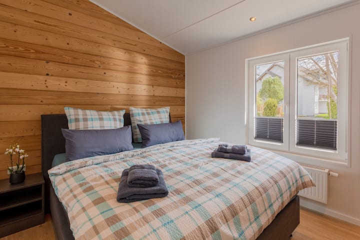 นอนหลับเหมือนอยู่บนก้อนเมฆ: เตียงบ็อกซ์สปริงแสนอบอุ่นชวนให้คุณใช้เวลาในคืนที่ผ่อนคลายและความสะดวกสบายอย่างแท้จริง