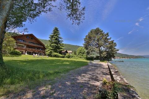 Lake Annecy - Waterfront Villa in Sévrier