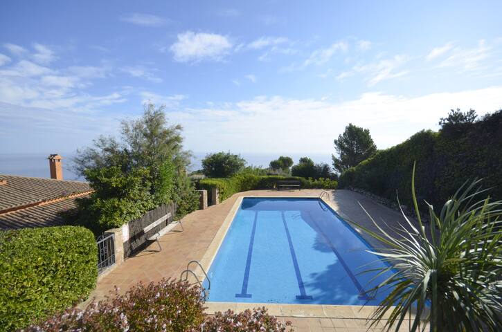 Semidetached house with sea views and communal poo gallery image 5