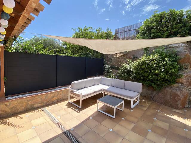 Semidetached house with sea views and communal poo gallery image 3