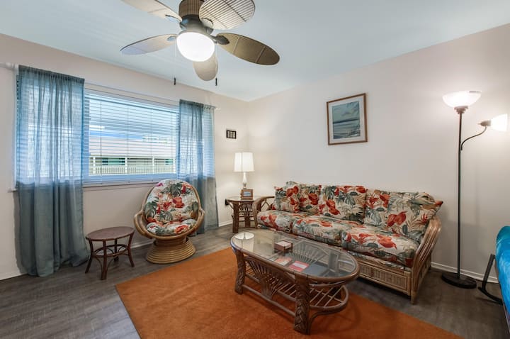 Roomy 1 Bdrm Large Pool W/ A Private Courtyard And - Port Aransas, TX