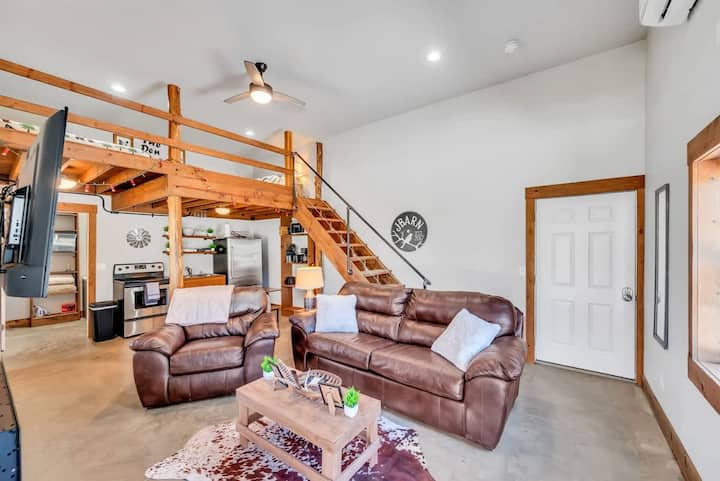 Secluded Stay • The Den At J-barn - Nashville, TN