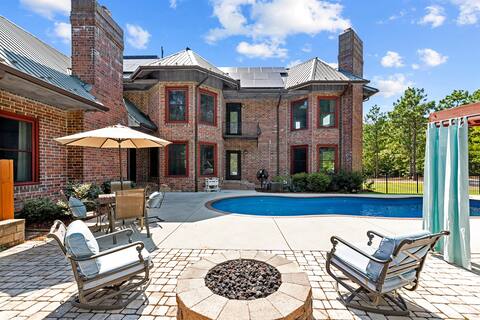 Welcome to the Castle, Private Pool spacious