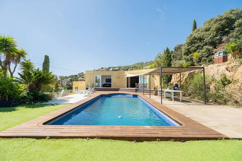Mediterranean house & pool next to Barcelona