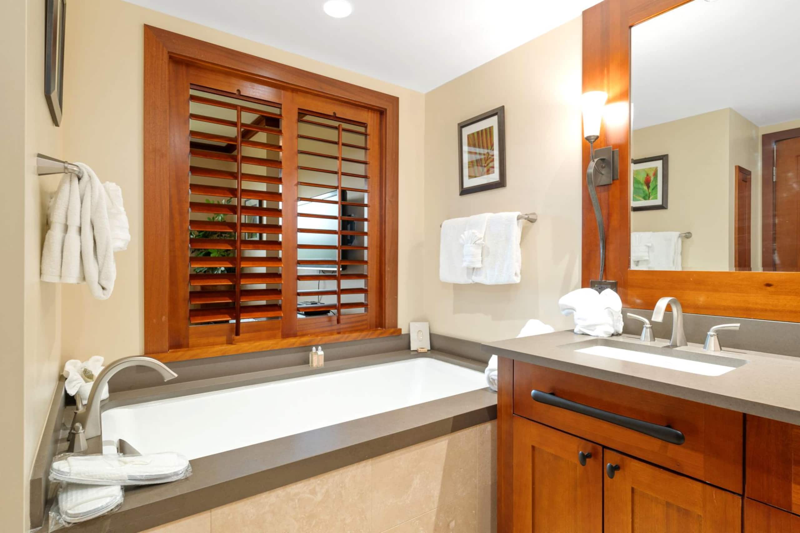 Condo in Kapolei · ★4.89 · 2 bedrooms · 3 beds · 2 private baths - Image 37