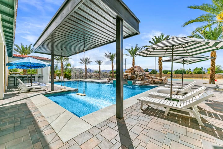+2.5 acres,>6000 sq, 11bd+5bath, pickleball,g'room