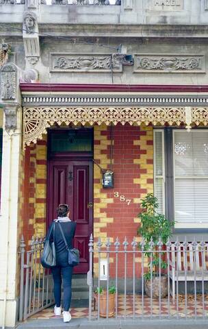Fitzroy 3BR Terrace on Napier St+Great Space gallery image 4