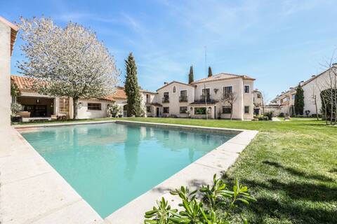 Stunning 13th Century Luxury Villa | Pool & Events